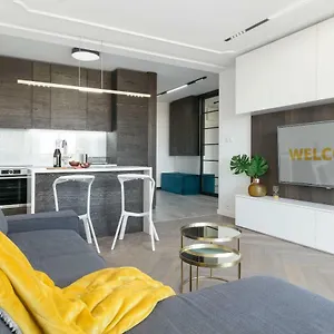 Perfectely Located With Free Parking , Poznań Polska